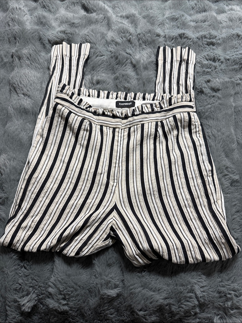 Express women’s sz 8 Vertical Black & White Stripe pants